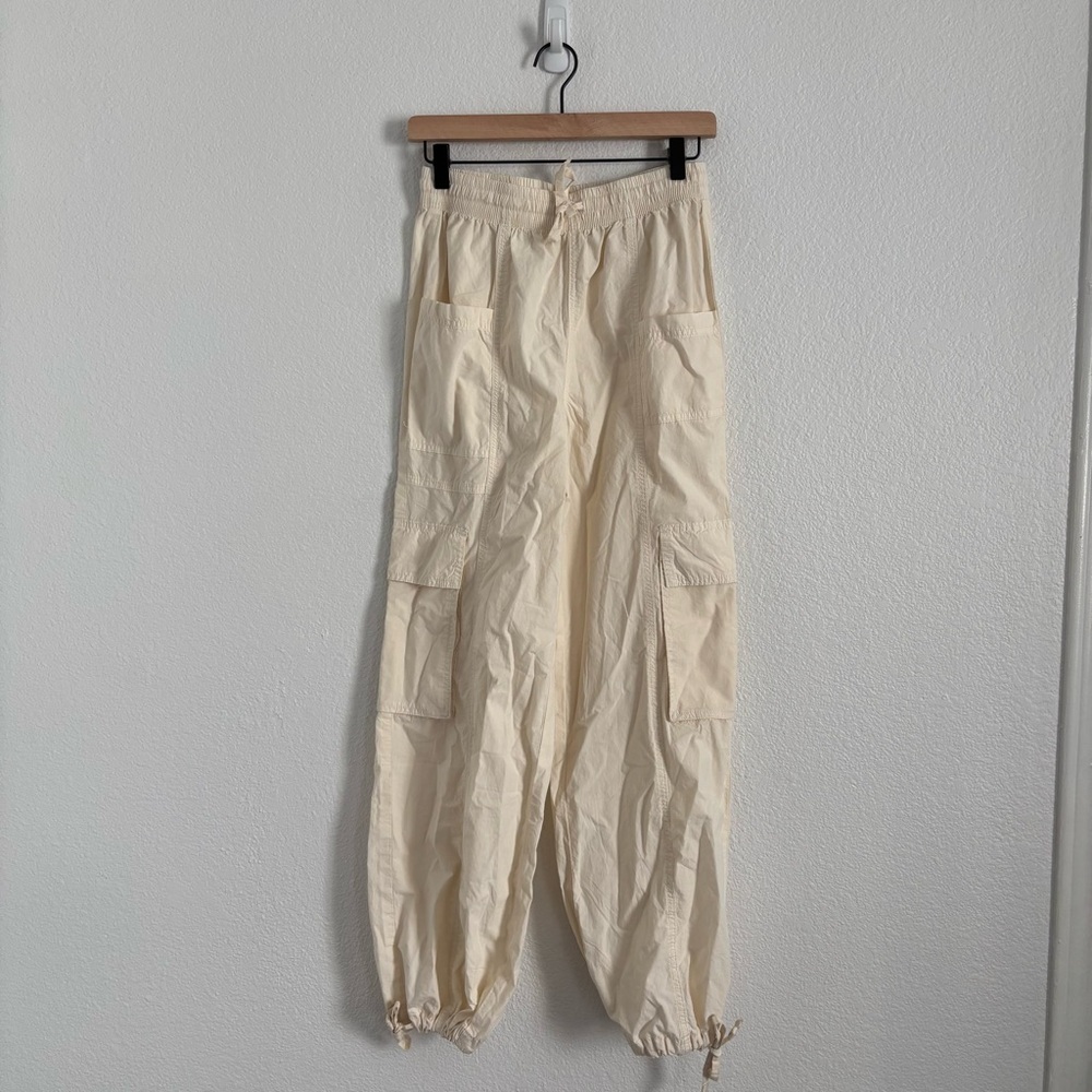 NWT Aerie Women's Size XS Cream High Waisted Go-For-It Baggy Cargo Pants - Picture 2 of 5